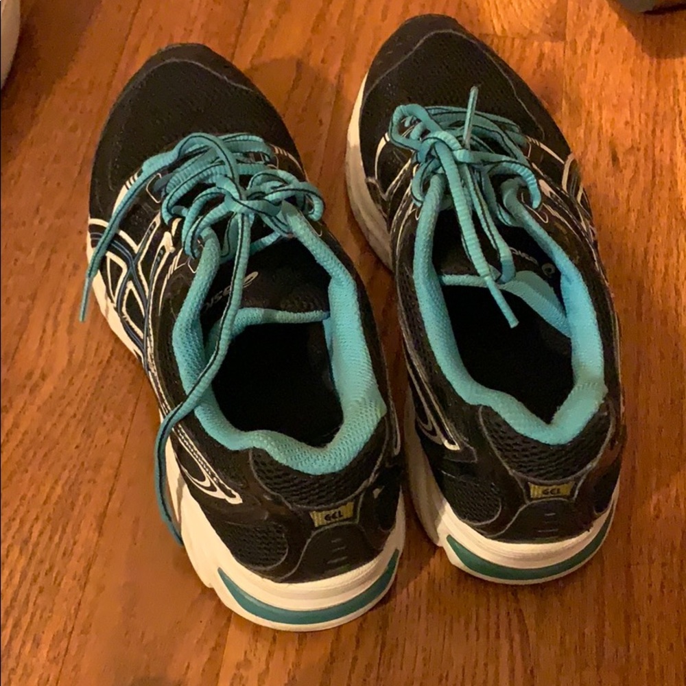 Gently worn ASICS - Picture 3 of 4